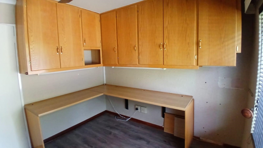 5 Bedroom Property for Sale in Pellissier Free State